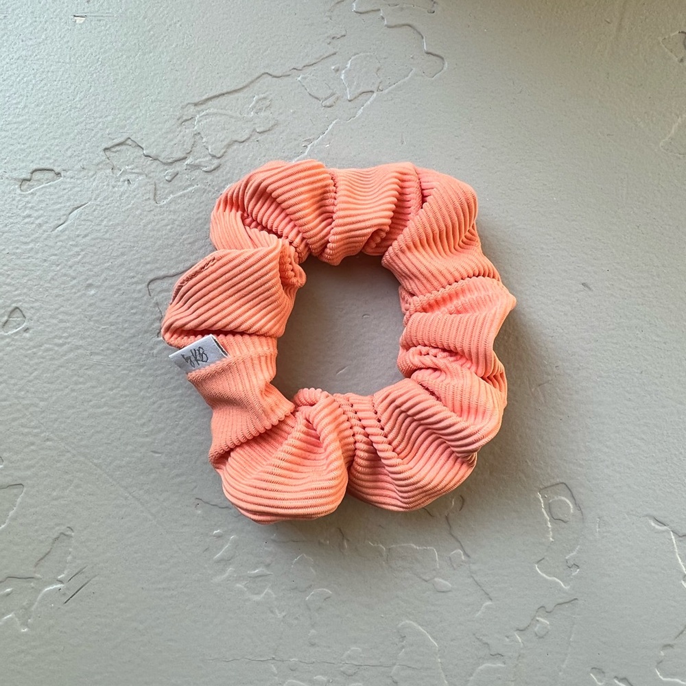 NWOT Dew Edit Chlorine Safe Swim Scrunchie "Talk to the Sand" MINI